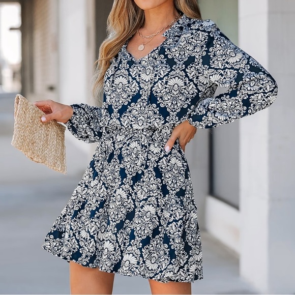 NWOT CUPSHE Ornate Print Long Sleeve V-Neck Smocked Waist Mini Dress Size Small - Picture 2 of 7